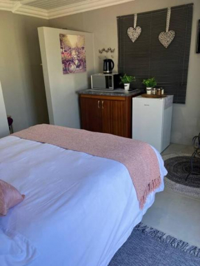Stellies Accommodation - Room 2